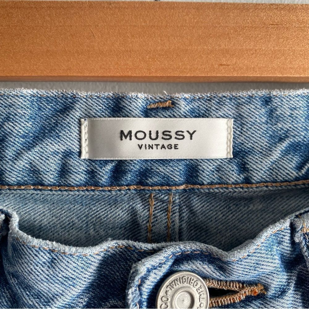 Moussy Vintage light wash distressed destroyed shred denim Creston tapered jeans - Picture 4 of 8